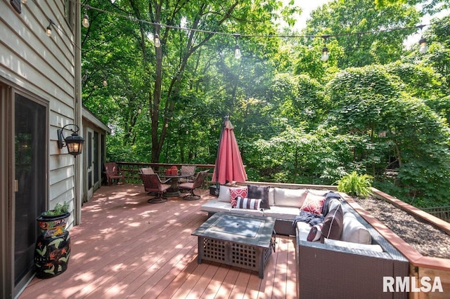 408 W Ravinwoods Rd, Peoria, IL 61615 - deck with outdoor dining area and outdoor lounge area