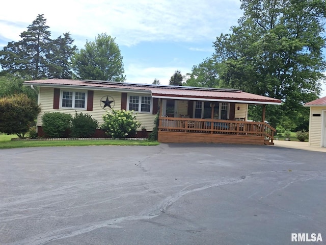 757 W Locust St, Canton, IL 61520 - photo 1