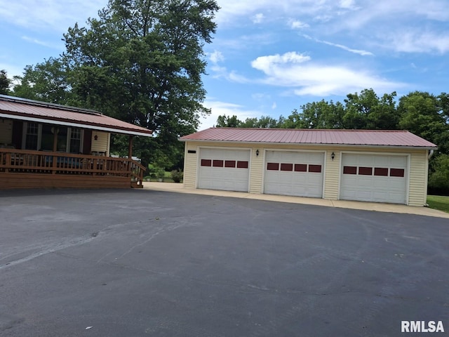 757 W Locust St, Canton, IL 61520 - photo 2