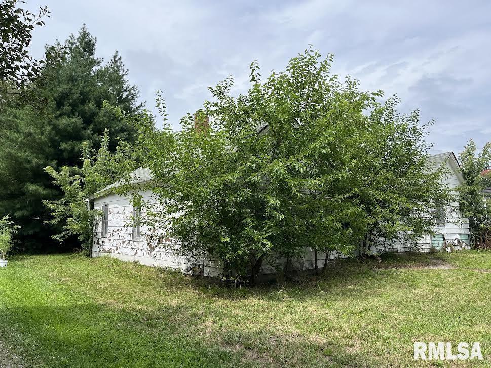 506 W Mclean St, Colchester, IL 62326 - photo 2