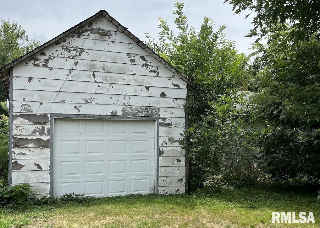 506 W Mclean St, Colchester, IL 62326 - photo 3