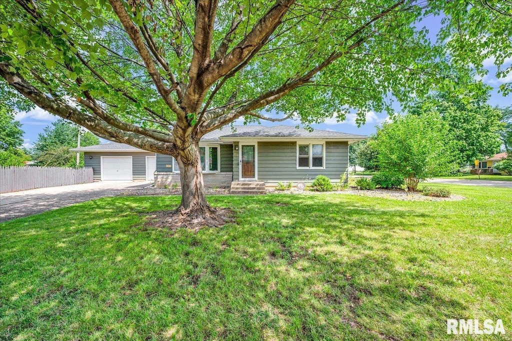 916 N Manning Dr, Chillicothe, IL 61523 - photo 1