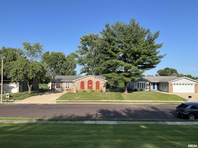 225 Maple Park Dr, Pekin, IL 61554 - photo 8