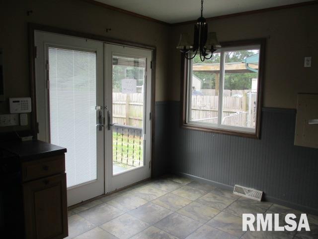 1050 E Fremont St, Galesburg, IL 61401 - photo 8
