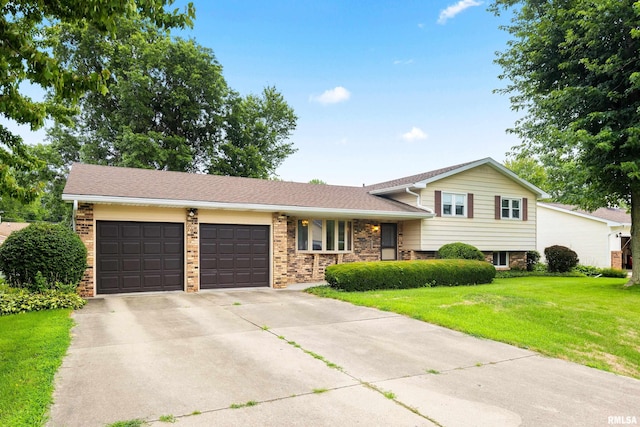 205 N Holly St, Elmwood, IL 61529 - photo 1