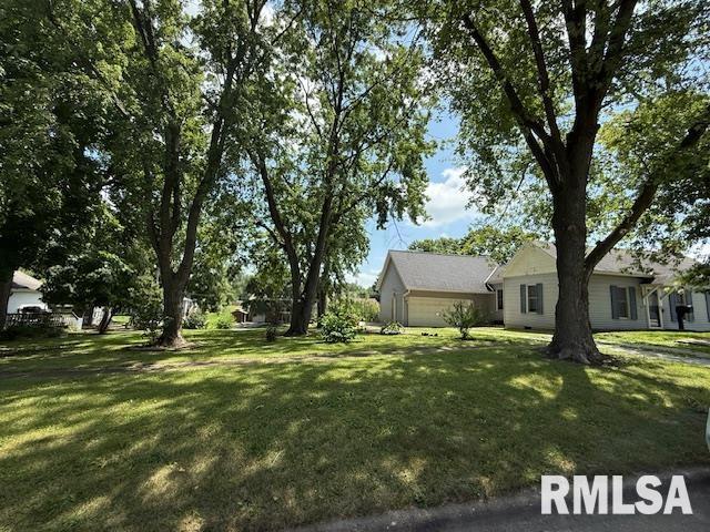 107 N Darst St, Eureka, IL 61530 - photo 2
