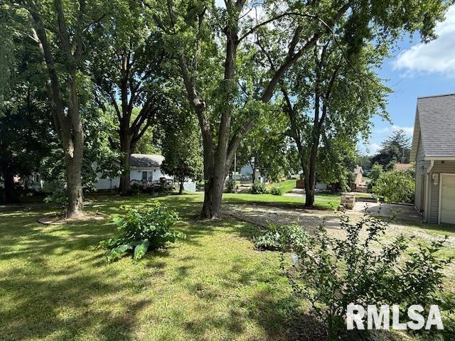 107 N Darst St, Eureka, IL 61530 - photo 3