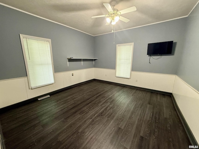 107 N Darst St, Eureka, IL 61530 - photo 9