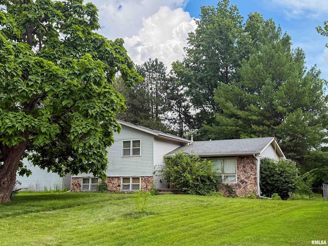 716 N Trade Wind Dr, Peoria, IL 61604 - photo 1