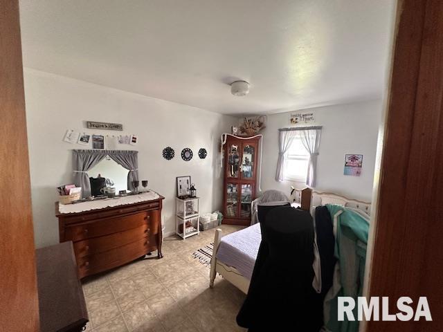 Listing photo 2 - caption unavailable