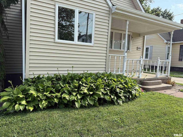 898 E Elm St, Canton, IL 61520 - photo 2