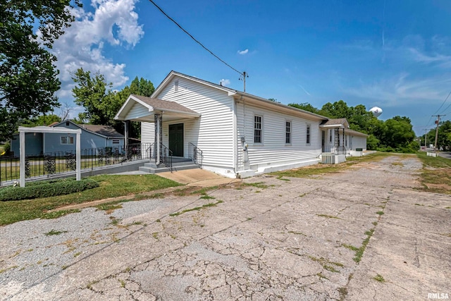 view of front of property