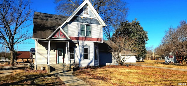 view of front of house featuring a front yard