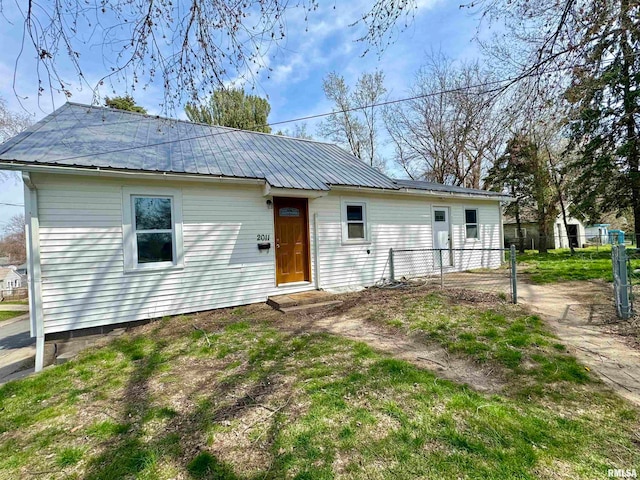 ranch-style home featuring a front yard