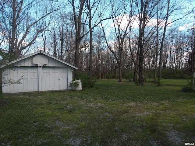 view of yard featuring a garage and an outdoor structure