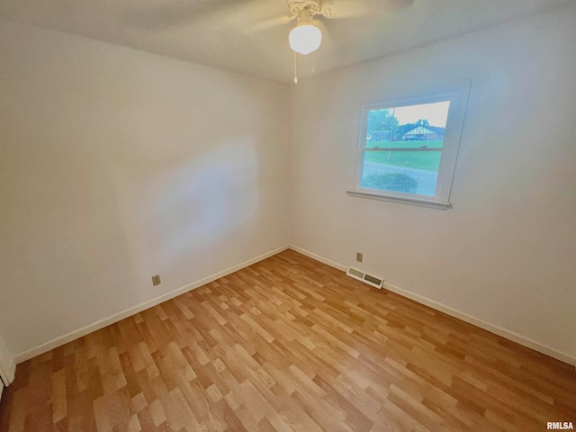 unfurnished room featuring light hardwood / wood-style flooring and ceiling fan