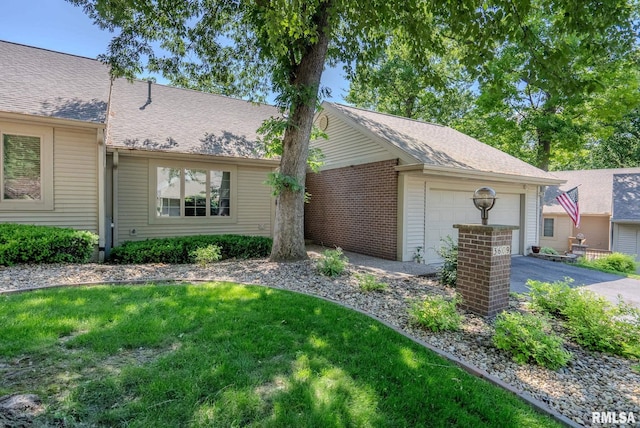 single story home featuring a garage