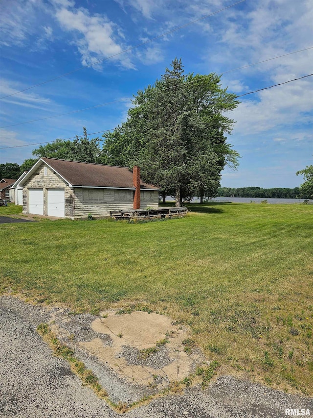 view of front of property featuring a water view and a front yard