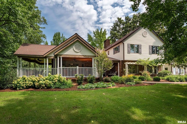 view of front facade with a front lawn and covered porch