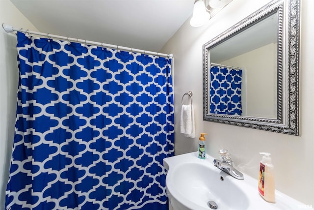 bathroom featuring sink