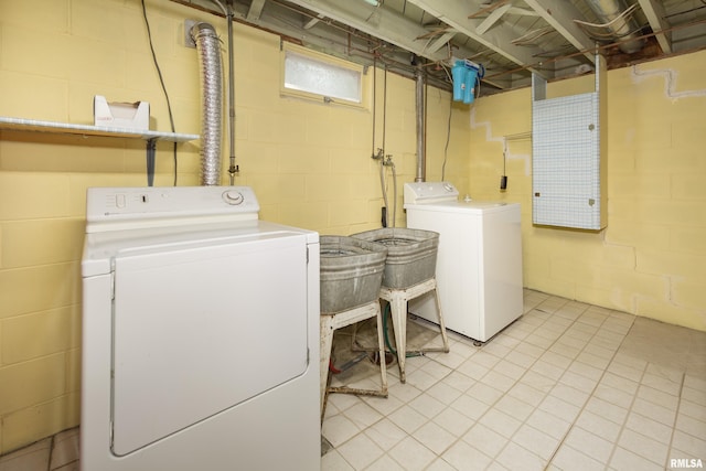 washroom featuring washer and clothes dryer