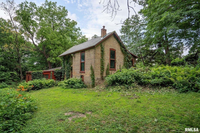 view of side of property with a lawn