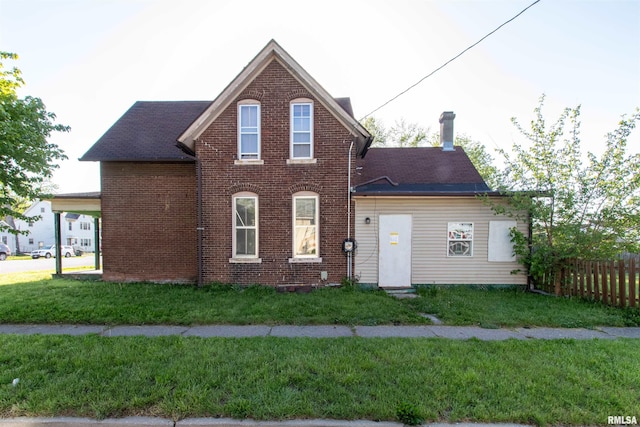 view of front of property with a front yard