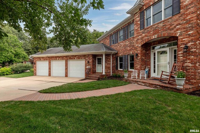 view of front of house with a front lawn and a garage