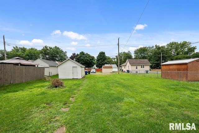 view of yard featuring a storage unit