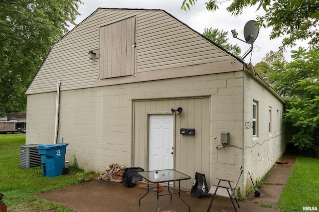 view of outbuilding