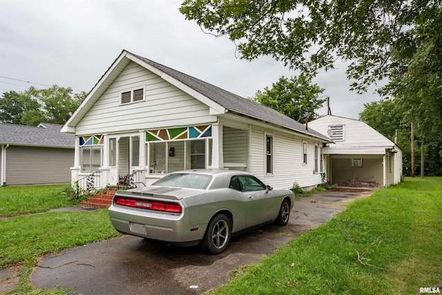 view of front of house with a front yard