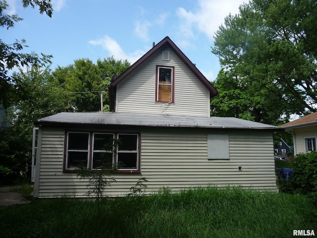 view of property exterior