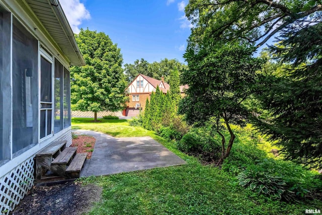 view of yard with a patio