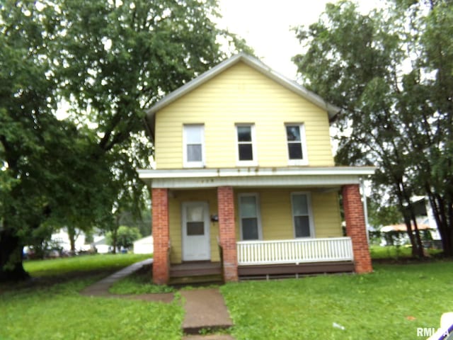 view of front facade featuring a front lawn and a porch