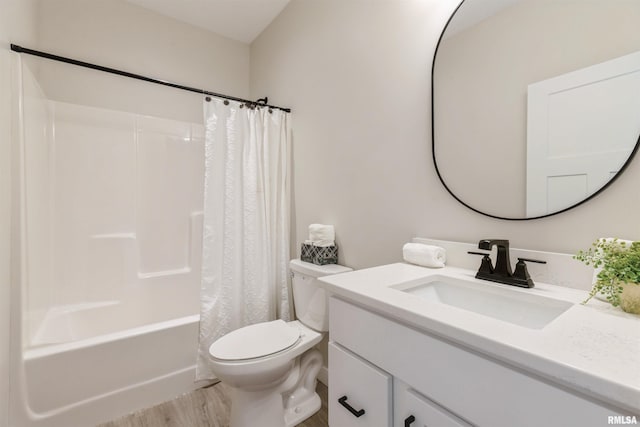 4613 W 12th St, Davenport, IA 52804 - full bath featuring vanity, toilet, shower / bath combo, and wood finished floors