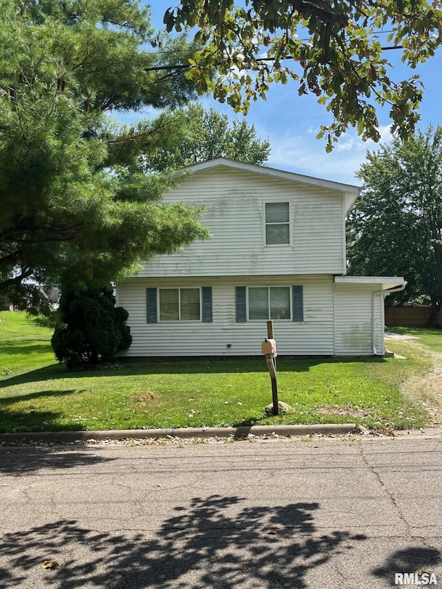 view of front of home with a front lawn