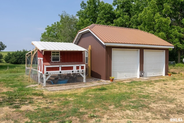 view of detached garage