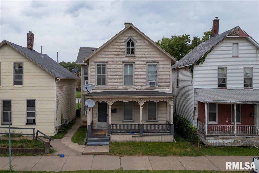 view of front of house featuring covered porch