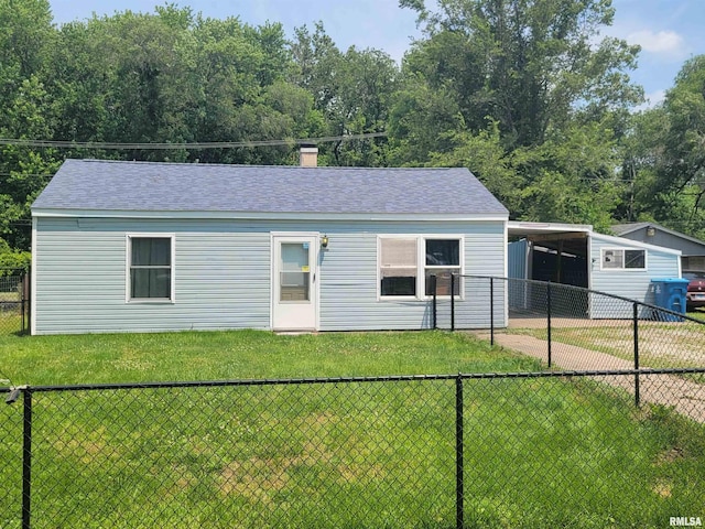 view of front of property with a front yard