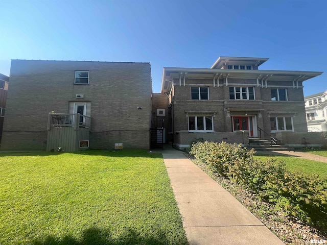 view of front of house with a front lawn