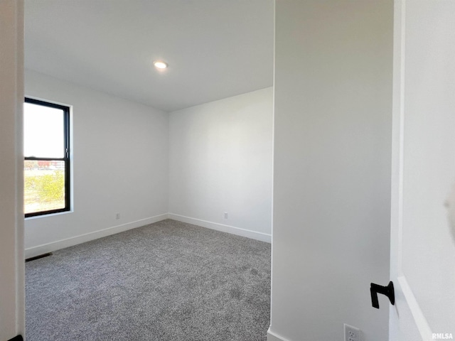 empty room featuring carpet floors, recessed lighting, and baseboards