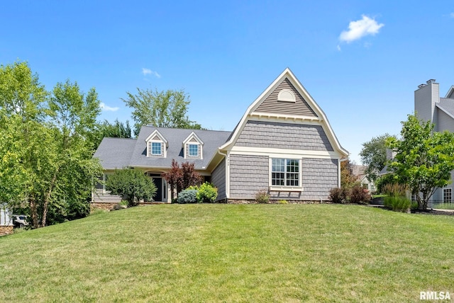 view of front of house featuring a front lawn