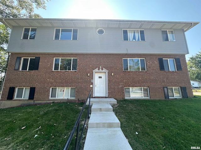 view of front of home with a front lawn