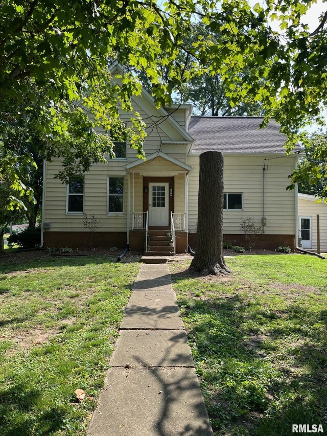 view of front of property with a front lawn