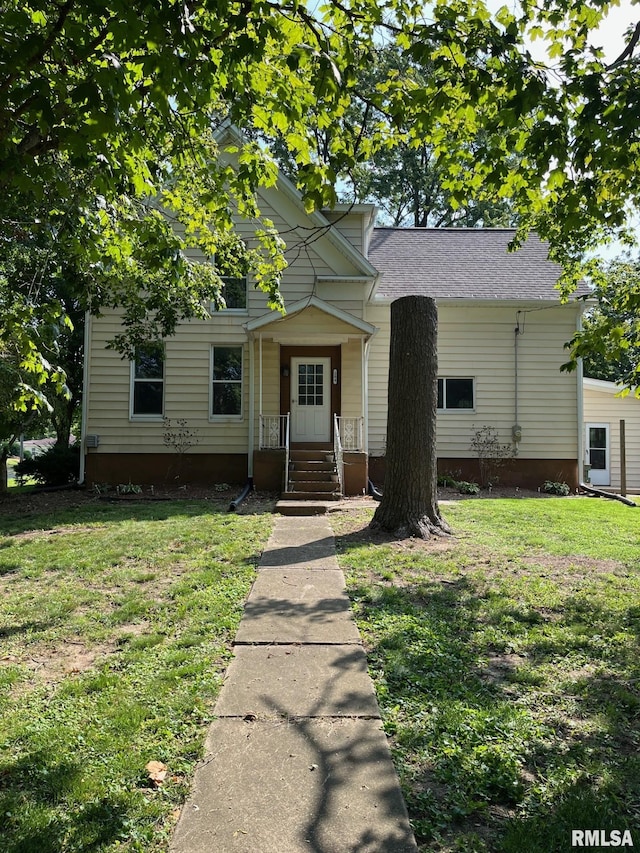 view of front facade with a front lawn