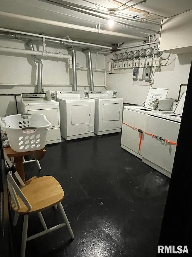 basement with washing machine and dryer