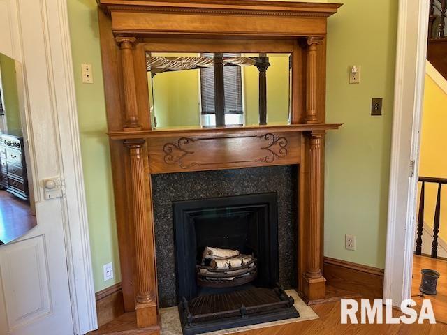 details featuring a fireplace and baseboards