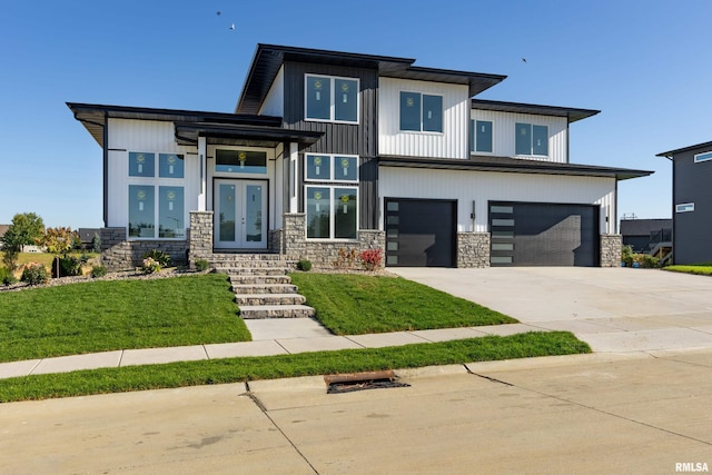 view of front of house featuring a garage and a front yard