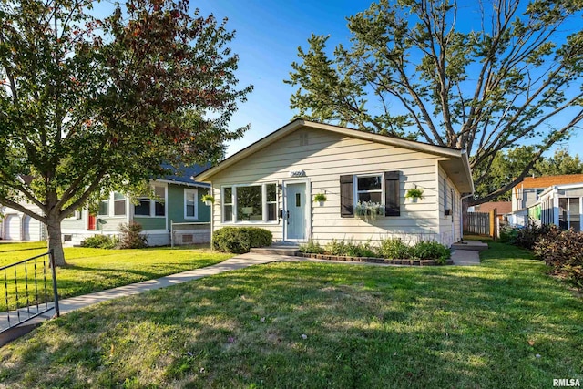 view of front of home featuring a front lawn