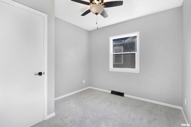 unfurnished room with carpet flooring and ceiling fan